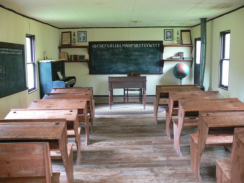 800pxadamscornerschulhaus2